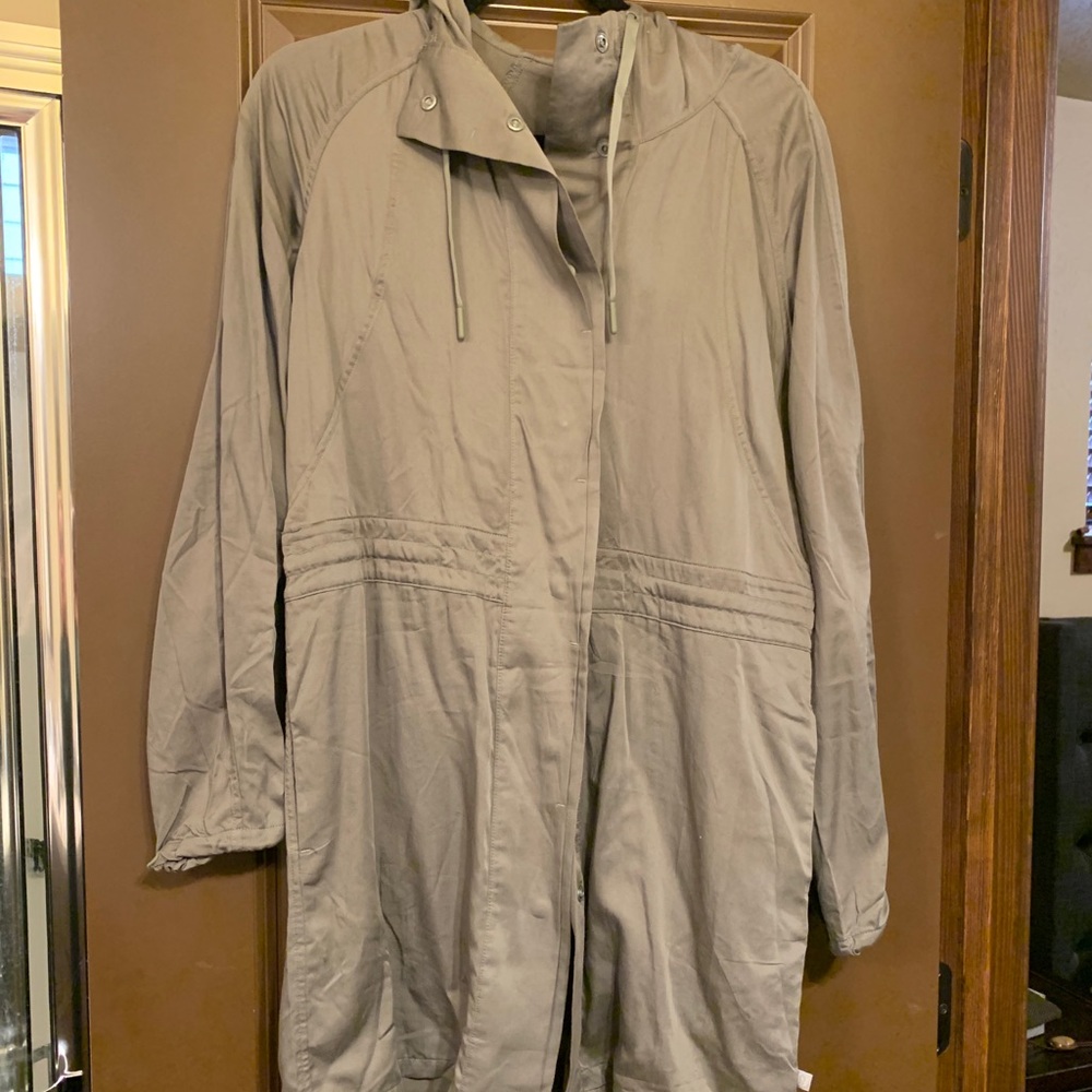 Lululemon lightweight trench